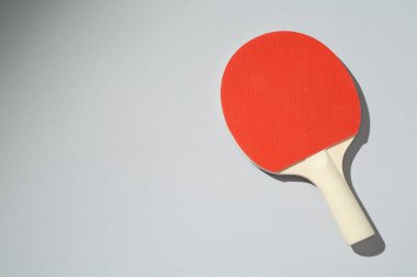 Arka planda bir pinpon raketi, üst manzara. Metin için boşluk