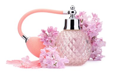 Parfüm ve güzel leylak çiçekleri beyaza izole edilmiş.