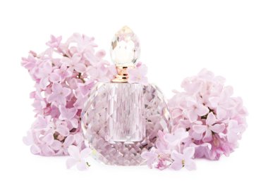 Parfüm ve güzel leylak çiçekleri beyaza izole edilmiş.