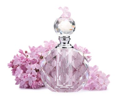 Parfüm ve güzel leylak çiçekleri beyaza izole edilmiş.