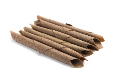 Beyaz arka planda lezzetli meyve ruloları