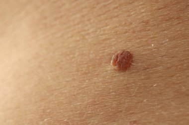 Derisinde ben olan bir adam, yakın plan. Metin için boşluk