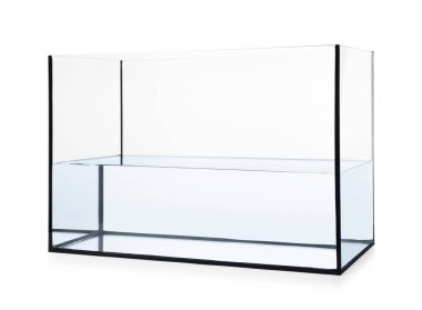 Beyaz üzerine su izole edilmiş cam akvaryum