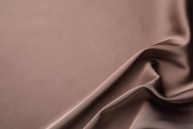 Arkaplan olarak buruşuk açık kahverengi ipek kumaş, üst görünüm