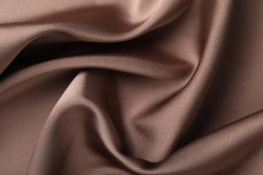 Arkaplan olarak buruşuk açık kahverengi ipek kumaş, yakın plan
