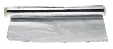 Alüminyum folyo üzerinde beyaz izole rulo