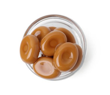 Beyaz manzaralı, tatlı karamel şekerler.