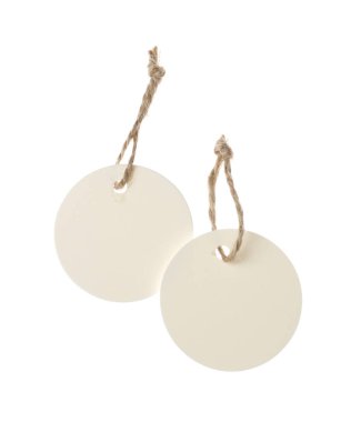 Beyaz üzerinde izole edilmiş dizgileri olan boş etiketler