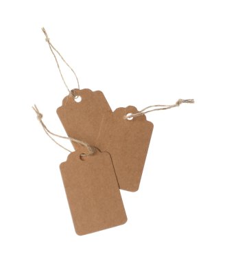 Beyaz üzerinde izole edilmiş dizgileri olan boş etiketler