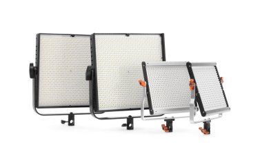 Profesyonel ışıklandırma ekipmanları. LED lambaları beyaz üzerine izole