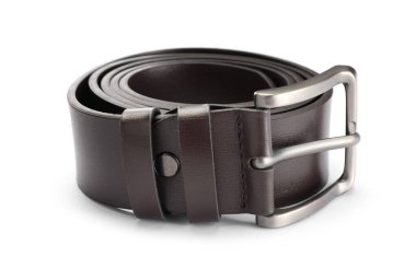 Bir kahverengi deri kemer beyaza izole edilmiş.