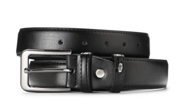 beyaz izole bir siyah deri kayışı