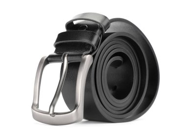 beyaz izole bir siyah deri kayışı