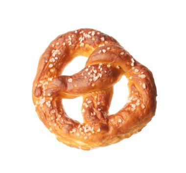 Lezzetli kraker, beyaz üzerine tuz dökülmüş.