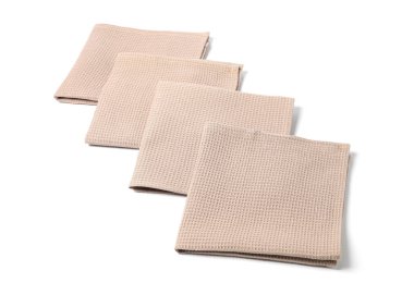 Birçok temiz waffle havlusu beyaza izole edilmiş.