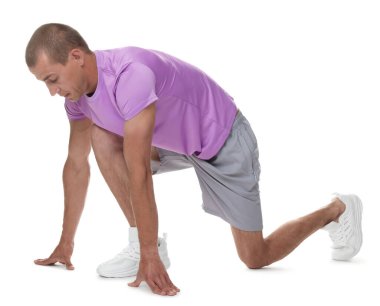 Beyaz arkaplanda başlangıç konumunda çalışan