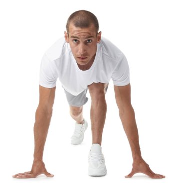 Beyaz arkaplanda başlangıç konumunda çalışan