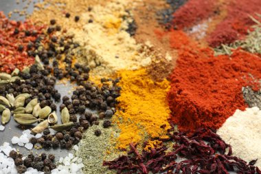 Masada birçok farklı baharat var, yakın plan görünüm