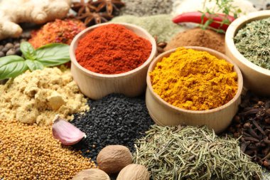 Masada birçok farklı baharat var, yakın plan görünüm