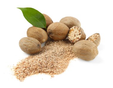 Tam, hindistan cevizi, toz ve yaprak beyaza izole edilmiş.