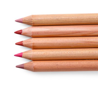 Farklı dudak kalemleri beyaza izole edilmiş, üst görünüm