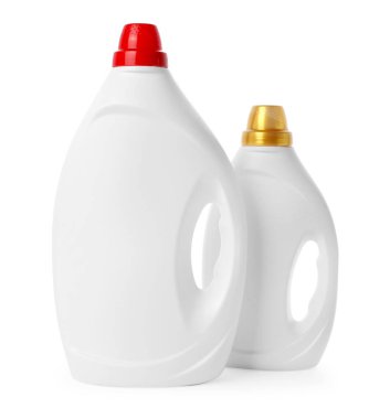 Beyaz üzerine izole edilmiş yumuşatıcı şişeler.