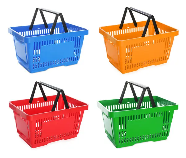 Farklı renklerde alışveriş sepetleri beyaz, set