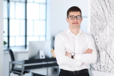 Yakışıklı, orta yaşlı bir adamın portresi. Metin için boşluk