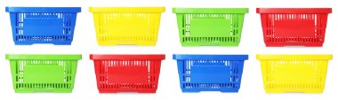 Farklı renklerde alışveriş sepetleri beyaz, set
