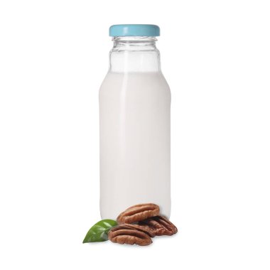 Cam şişede fındık sütü ve beyaz cevizler.