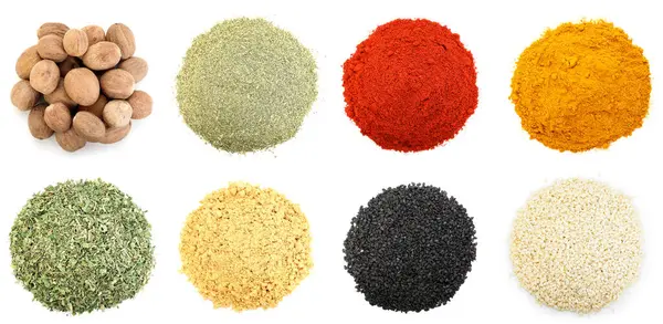 Beyaz arka planda farklı aromatik baharatlar, set. Üst görünüm