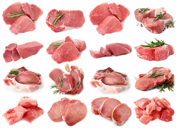 Beyaz arka planda taze çiğ domuz eti, kolaj.