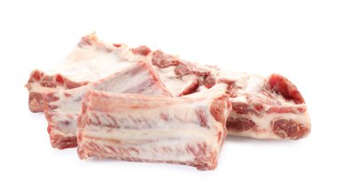 Taze çiğ Domuz kaburga üzerinde beyaz izole