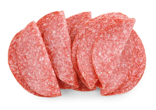 Lezzetli tütsülenmiş sosis dilimleri beyaz, üst manzara