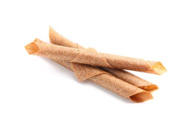 Beyaz arka planda lezzetli meyve ruloları