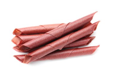 Beyaz arka planda nefis meyve dürümleri, üst manzara.