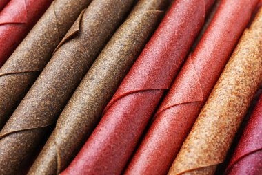 Arka plan olarak lezzetli meyve dürümleri, manzaranın üstünde.