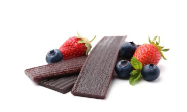 Lezzetli meyve derisi, çilek ve yaban mersini.