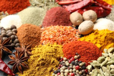 Masada birçok farklı baharat var, yakın plan görünüm
