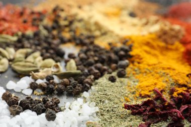 Masada birçok farklı baharat var, yakın plan görünüm