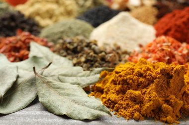 Masada birçok farklı baharat var, yakın plan görünüm