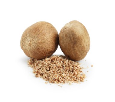 Bütün hindistan cevizi ve toz beyaza izole edilmiş.