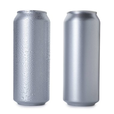 İki boş teneke kutu beyaza izole edilmiş.