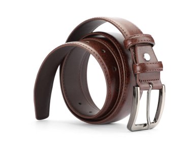 Bir kahverengi deri kemer beyaza izole edilmiş.