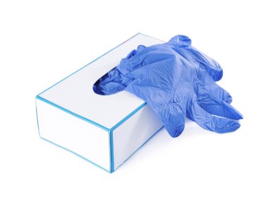 Mavi tıbbi eldiven ve kutu beyaza izole edilmiş.