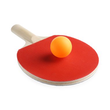 Ping pong raketi ve topu beyaza izole edilmiş.
