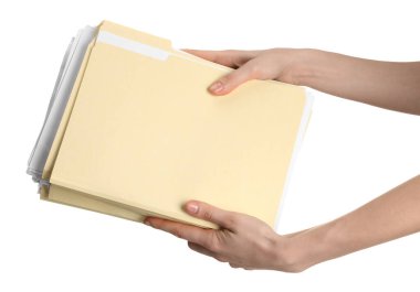 Beyaz arkaplanda kağıt dosya dizinleri tutan kadın, yakın plan