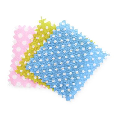 Puantiyeli kumaş örnekleri beyaz, üst görünümde izole