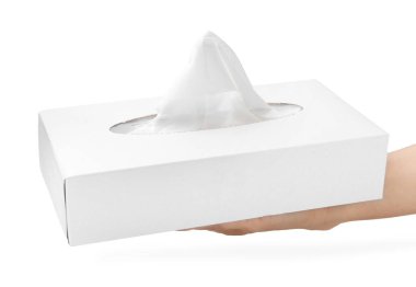 Beyaz arka planda mendil kutusu olan kadın, yakın plan.