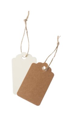 Beyaz üzerinde izole edilmiş dizgileri olan boş etiketler